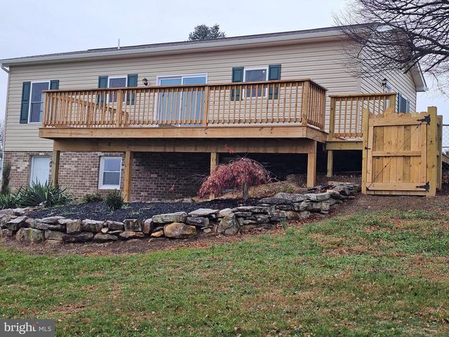 1920 MAYLINN DR, Chambersburg, PA 17202