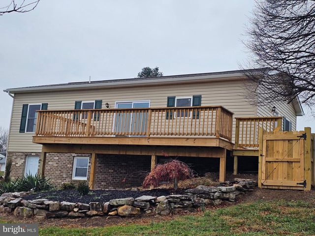 1920 MAYLINN DR, Chambersburg, PA 17202