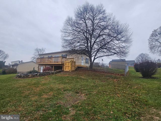 1920 MAYLINN DR, Chambersburg, PA 17202