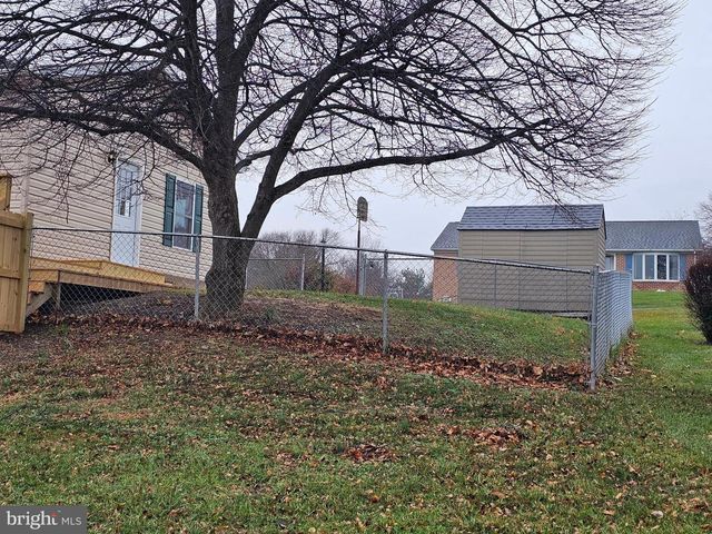 1920 MAYLINN DR, Chambersburg, PA 17202