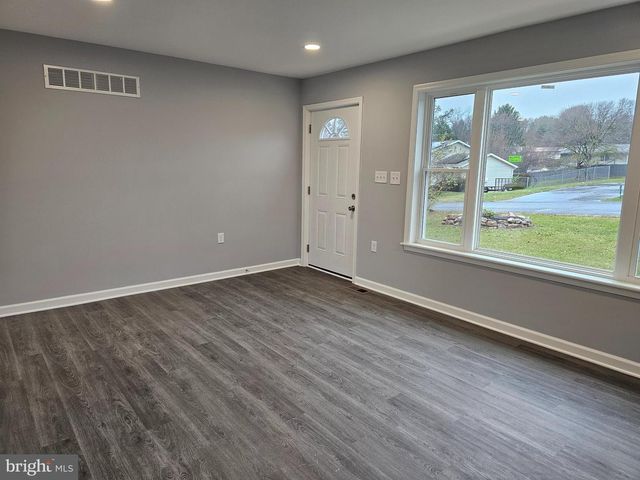 1920 MAYLINN DR, Chambersburg, PA 17202