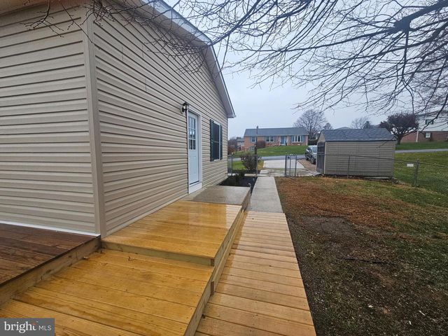 1920 MAYLINN DR, Chambersburg, PA 17202