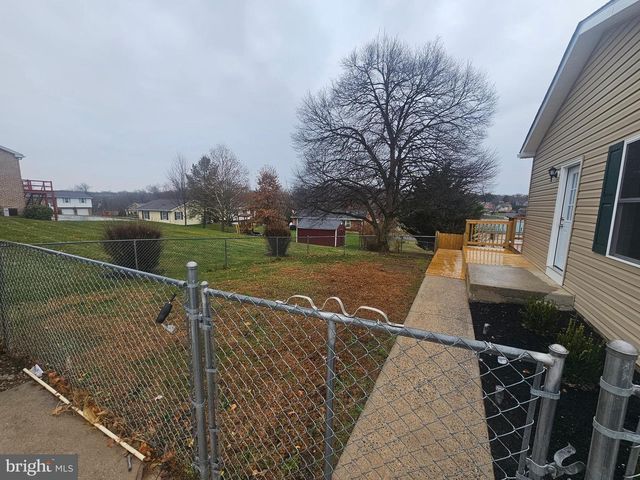 1920 MAYLINN DR, Chambersburg, PA 17202