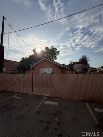 121 Roberts, Bakersfield, CA 93308