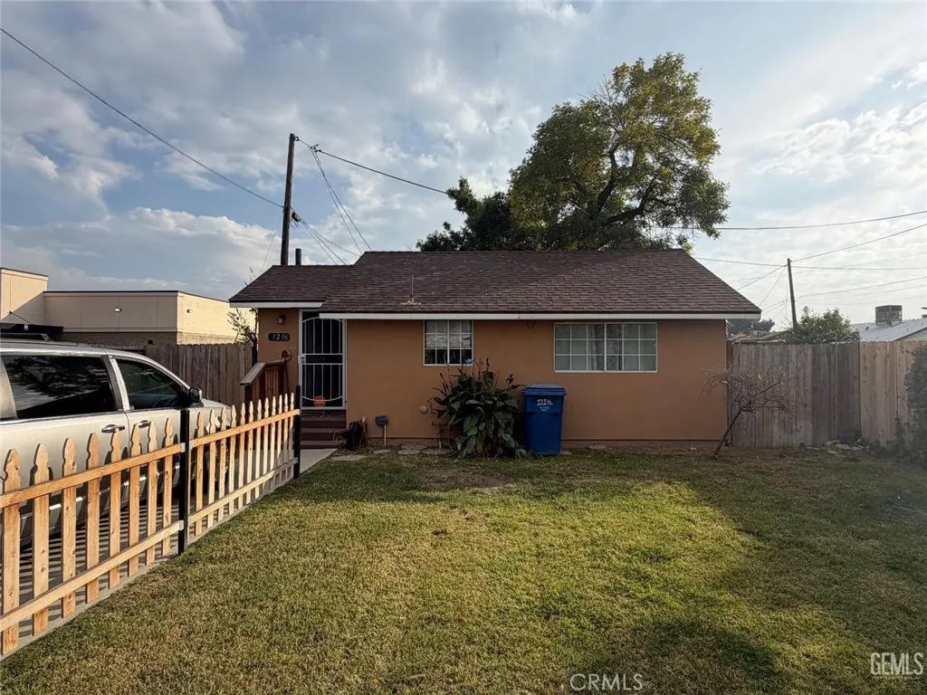 121 Roberts, Bakersfield, CA 93308