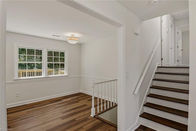 1160 Castlegate Drive, Winston-salem, NC 27103