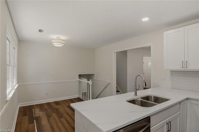 1160 Castlegate Drive, Winston-salem, NC 27103