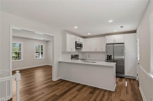 1160 Castlegate Drive, Winston-salem, NC 27103