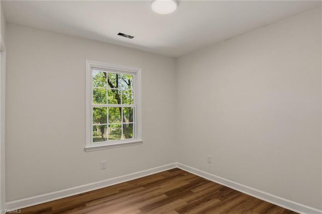 1160 Castlegate Drive, Winston-salem, NC 27103