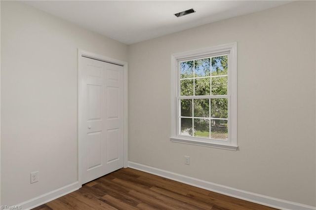 1160 Castlegate Drive, Winston-salem, NC 27103