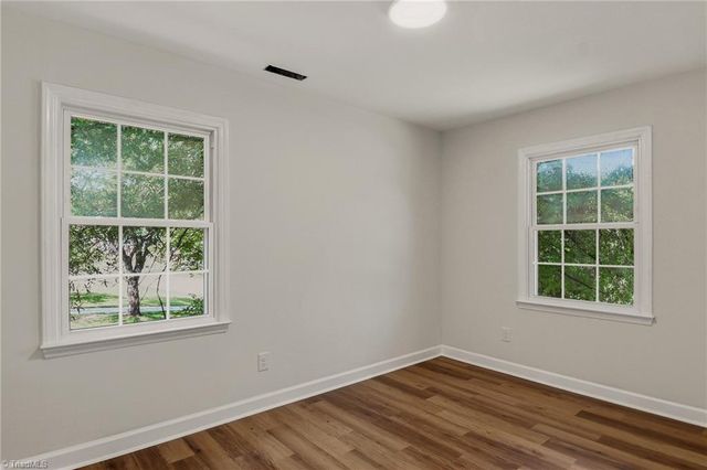 1160 Castlegate Drive, Winston-salem, NC 27103