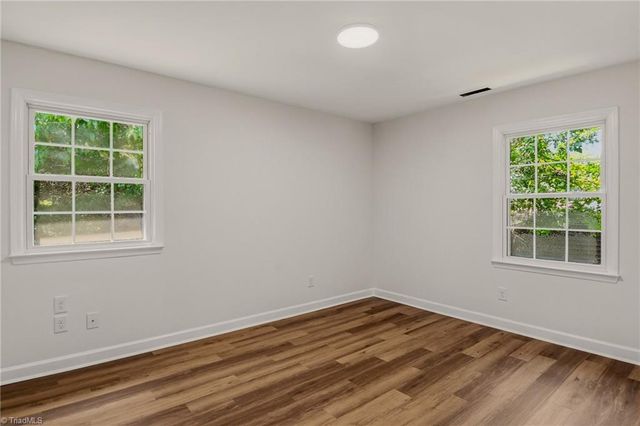 1160 Castlegate Drive, Winston-salem, NC 27103