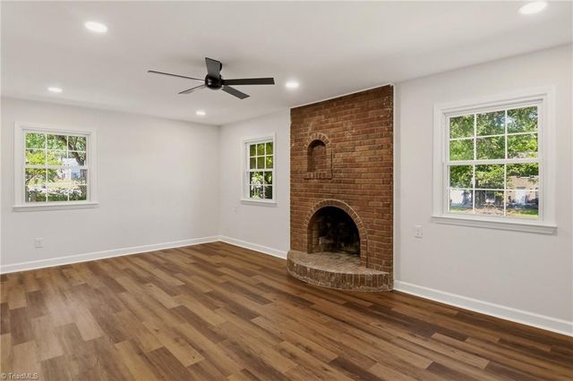 1160 Castlegate Drive, Winston-salem, NC 27103