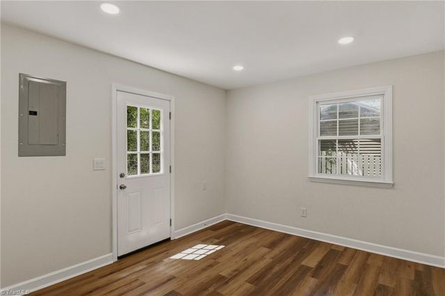 1160 Castlegate Drive, Winston-salem, NC 27103