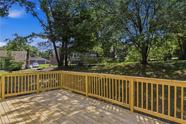 1160 Castlegate Drive, Winston-salem, NC 27103