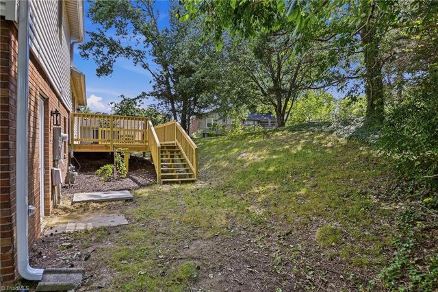 1160 Castlegate Drive, Winston-salem, NC 27103