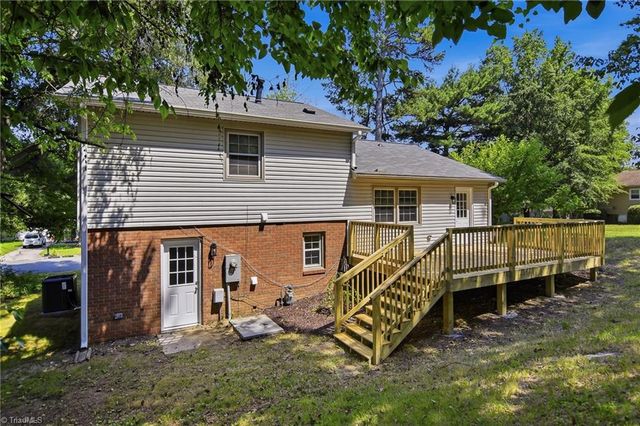 1160 Castlegate Drive, Winston-salem, NC 27103