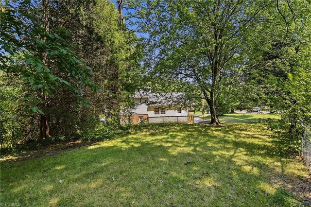 1160 Castlegate Drive, Winston-salem, NC 27103