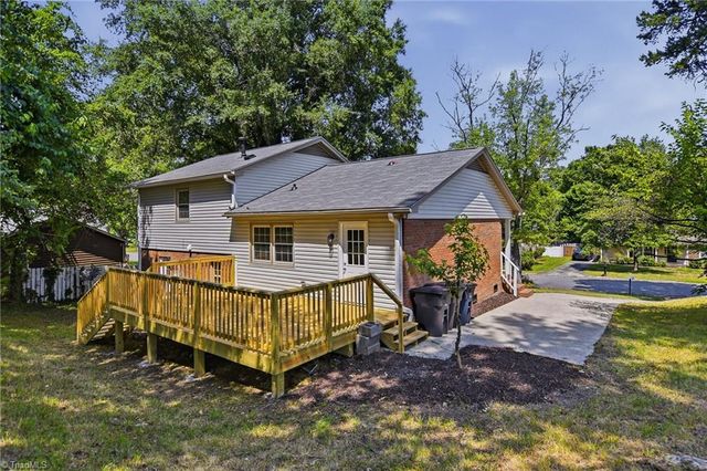 1160 Castlegate Drive, Winston-salem, NC 27103
