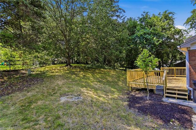 1160 Castlegate Drive, Winston-salem, NC 27103