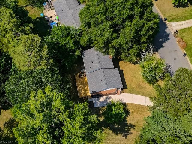 1160 Castlegate Drive, Winston-salem, NC 27103