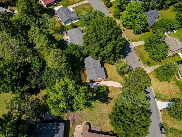 1160 Castlegate Drive, Winston-salem, NC 27103
