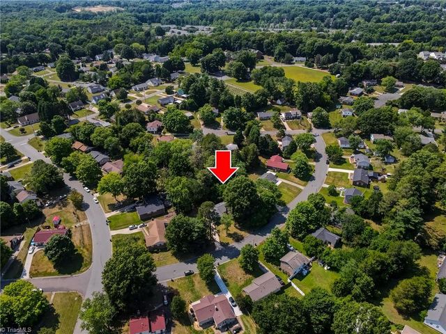 1160 Castlegate Drive, Winston-salem, NC 27103
