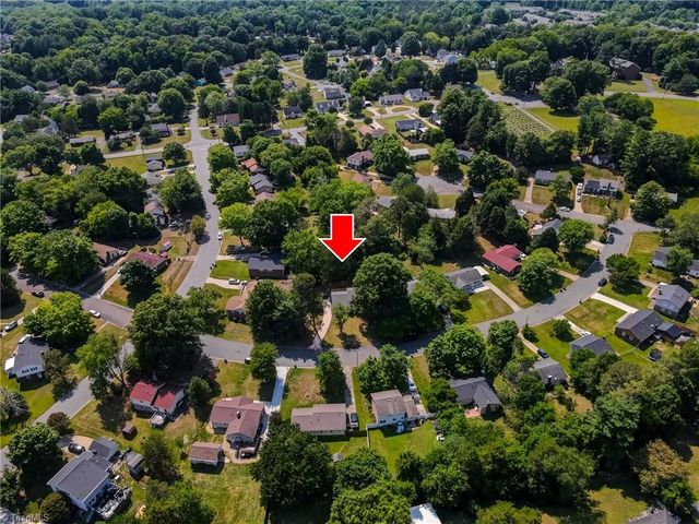 1160 Castlegate Drive, Winston-salem, NC 27103