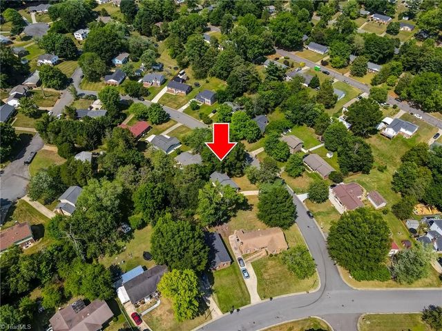 1160 Castlegate Drive, Winston-salem, NC 27103