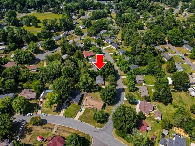 1160 Castlegate Drive, Winston-salem, NC 27103