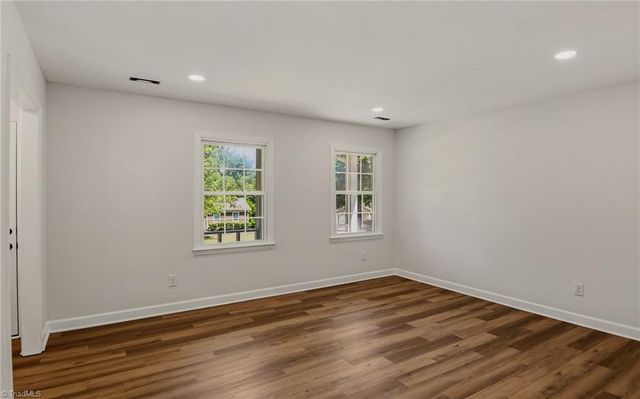 1160 Castlegate Drive, Winston-salem, NC 27103