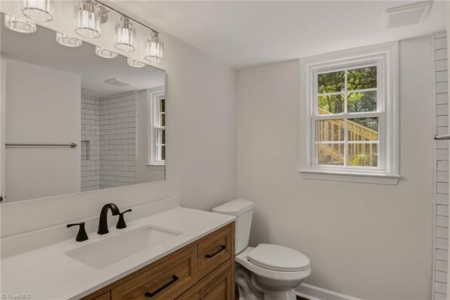 1160 Castlegate Drive, Winston-salem, NC 27103