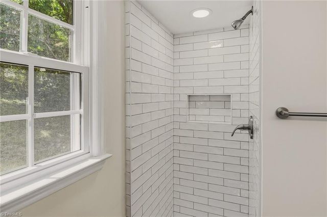 1160 Castlegate Drive, Winston-salem, NC 27103
