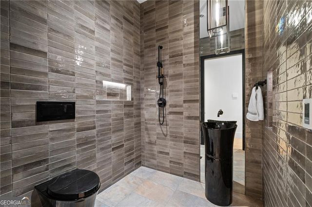 2650 ROSWELL Road, Marietta, GA 30062