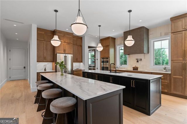 2650 ROSWELL Road, Marietta, GA 30062