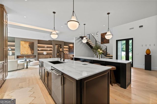 2650 ROSWELL Road, Marietta, GA 30062