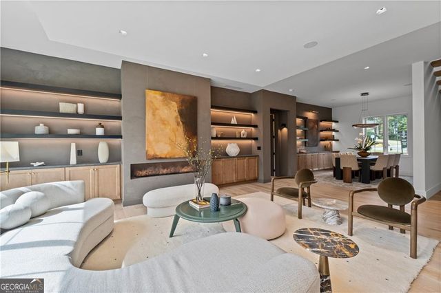 2650 ROSWELL Road, Marietta, GA 30062