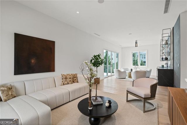 2650 ROSWELL Road, Marietta, GA 30062