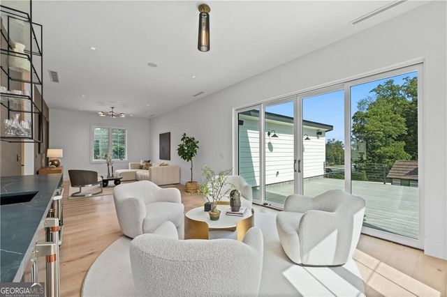 2650 ROSWELL Road, Marietta, GA 30062