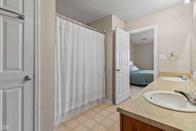 5227 Choctaw Ridge Way, Indianapolis, IN 46239