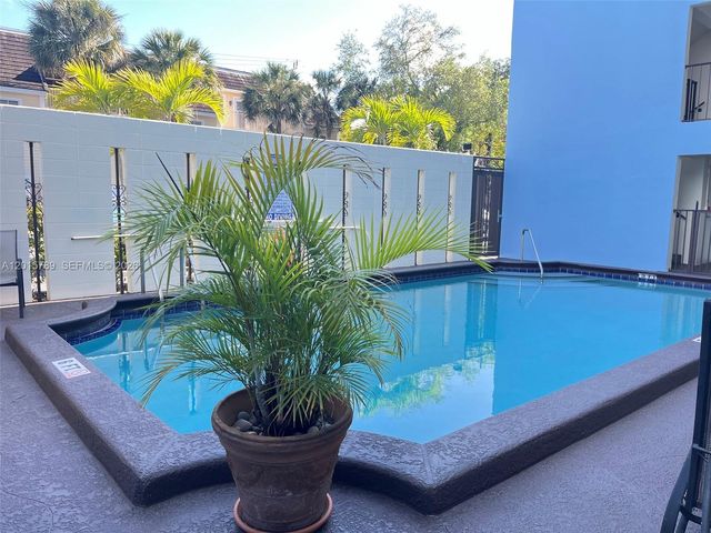 611 NE 14th Ave 202, Fort Lauderdale, FL 33304