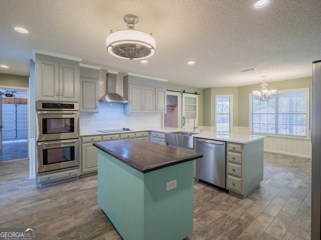 4710 Summerfield Drive, Hahira, GA 31632