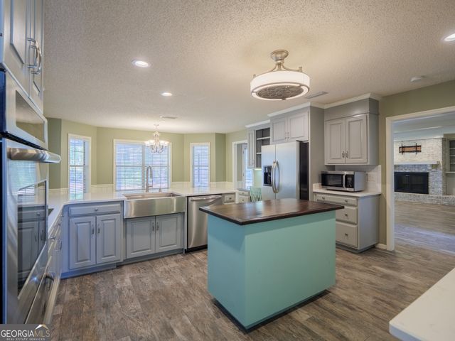 4710 Summerfield Drive, Hahira, GA 31632