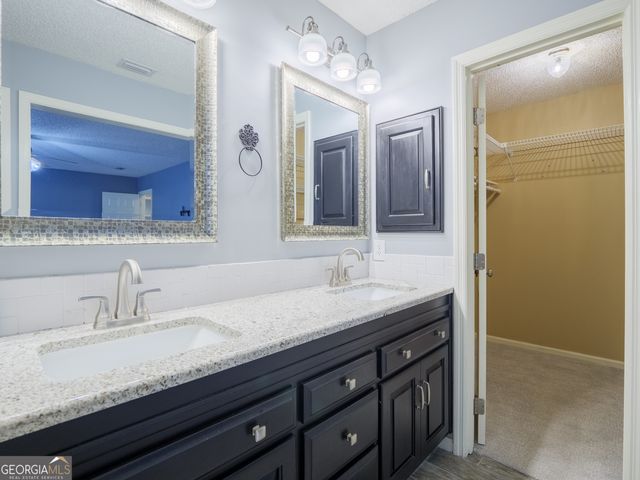 4710 Summerfield Drive, Hahira, GA 31632