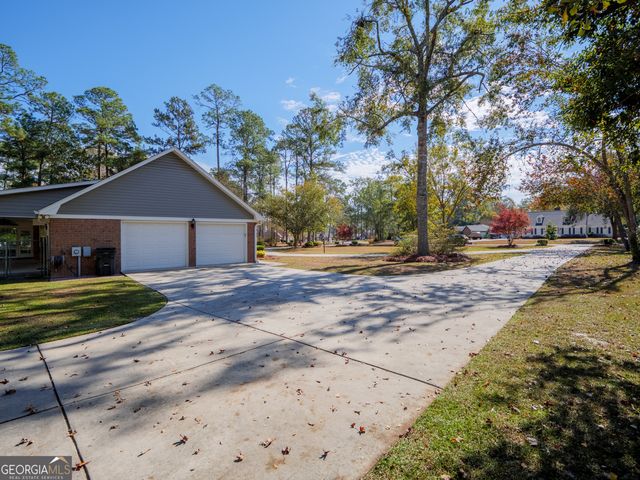 4710 Summerfield Drive, Hahira, GA 31632