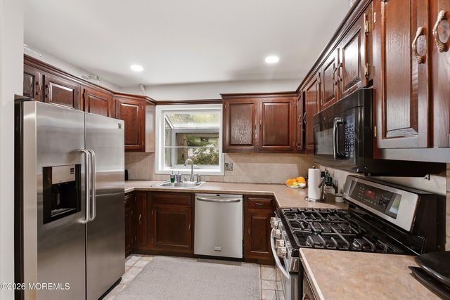 172 Bennetts Mills Road, Jackson, NJ 08527