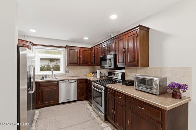 172 Bennetts Mills Road, Jackson, NJ 08527