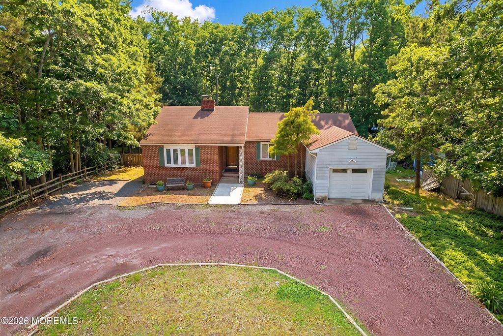 172 Bennetts Mills Road, Jackson, NJ 08527