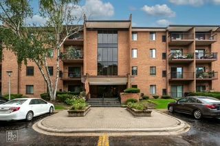 709 79th Street 103, Darien, IL 60561