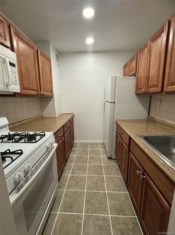 30 S. Cole 1 L, Spring Valley, NY 10977